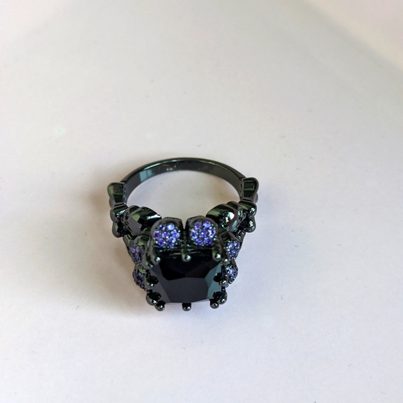 Skull and Crossbones Statement Ring Size 6 - Picture 8 of 12